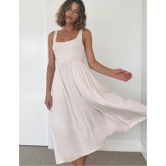 Aritzia Dresses & Skirts - Aritzia-Wilfred Assonance Midi Stretch Dress (Size:XS)